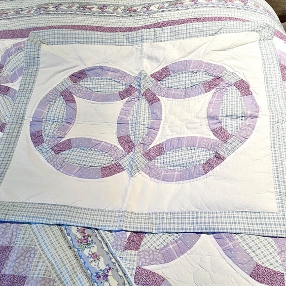 Hand Quilted Quilt Set with 2 Shams Queen Size - Picture 14 of 16